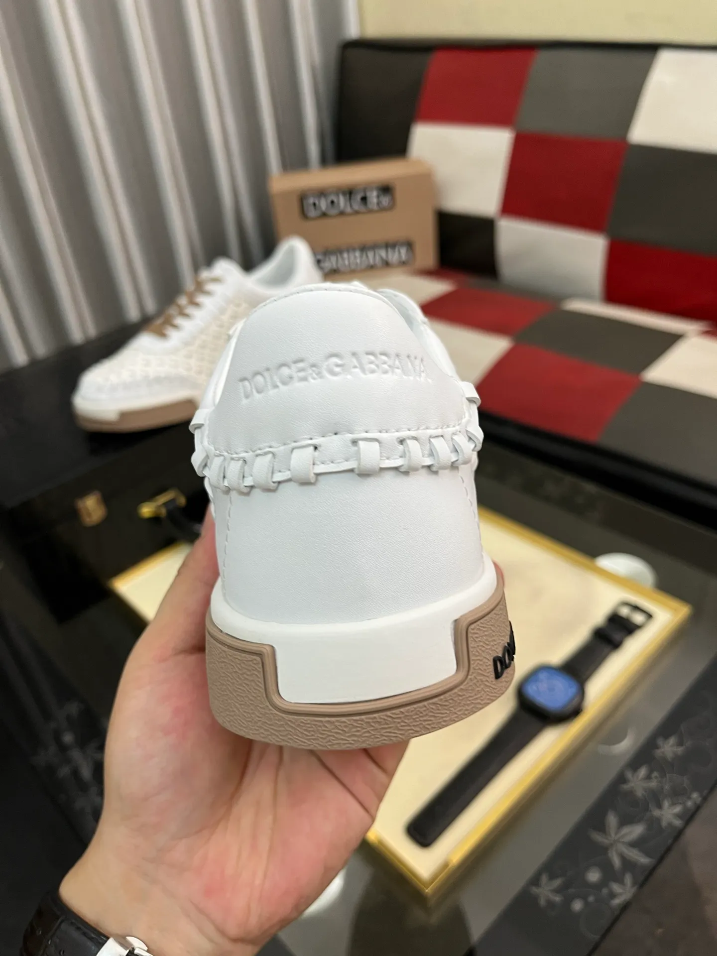 Men's shoes 💰458⌚️⌚️DG's latest popular casual shoes 🔥🔥, the tongue has the brand's iconic details, and the combination of silk cowhide and cow suede enhances the style. Fashionable and versatile, it can complement any look. Create an exquisite design with unique dynamic vitality and modern atmosphere, showing modern elegance. Size: 38-463️⃣Colors available